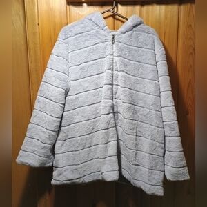 Tamsy Light Gray Fleece Jacket. Size XXL Zip Up With An Attached Hood.